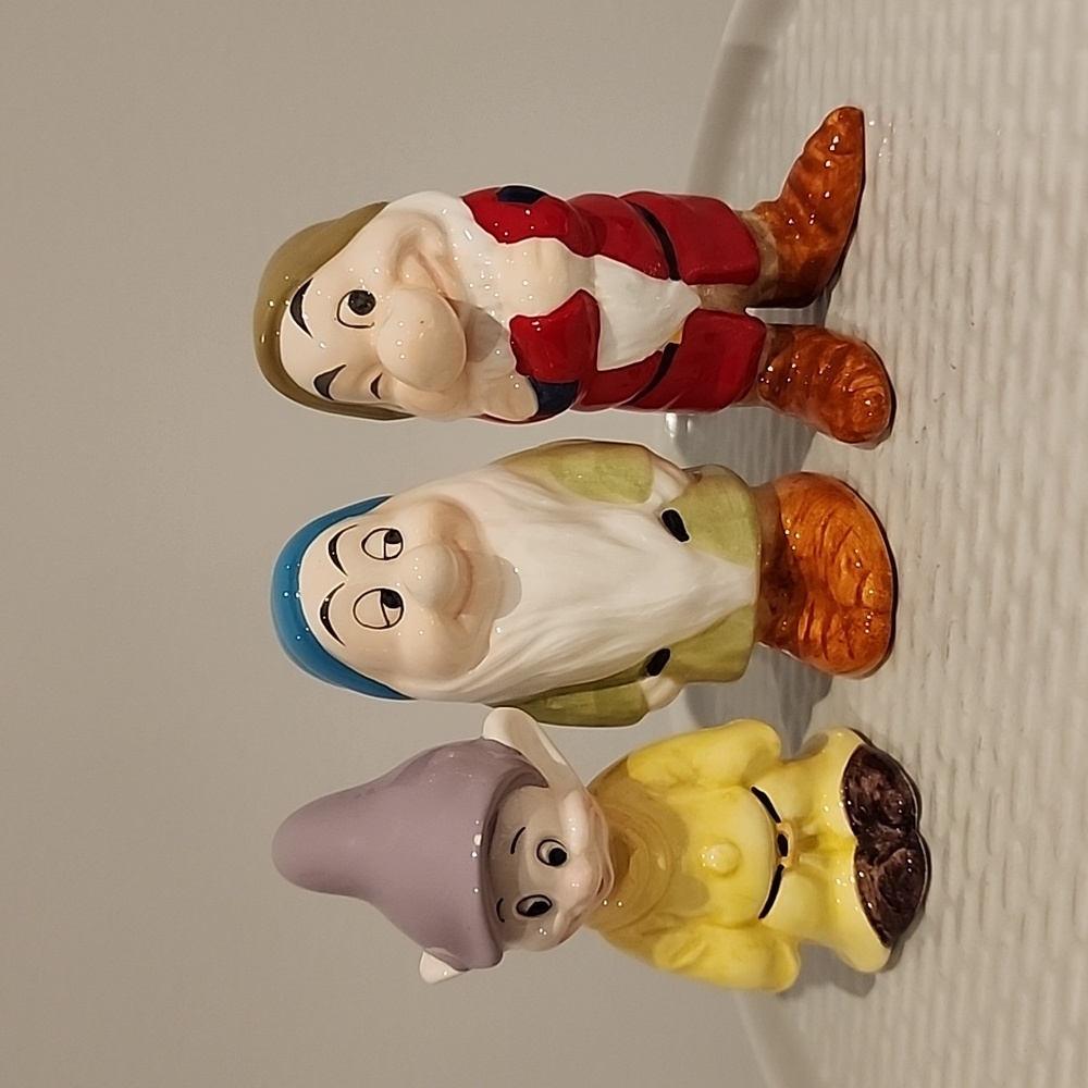 Vintage snow white 7 dwarves ceramic dwarves